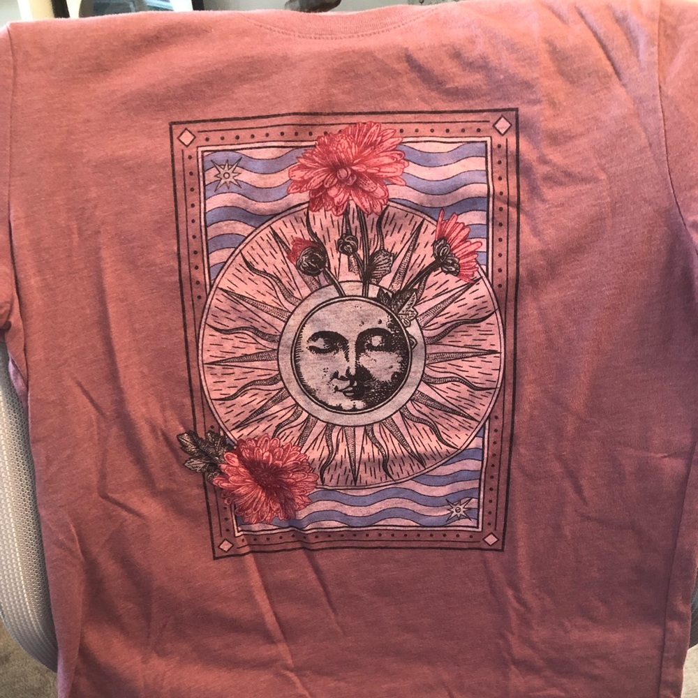 Pink shirt is juniors large. Black shirt is adult large.